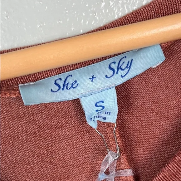 Women's Lace Hem Top in Brown - Picture 3 of 16